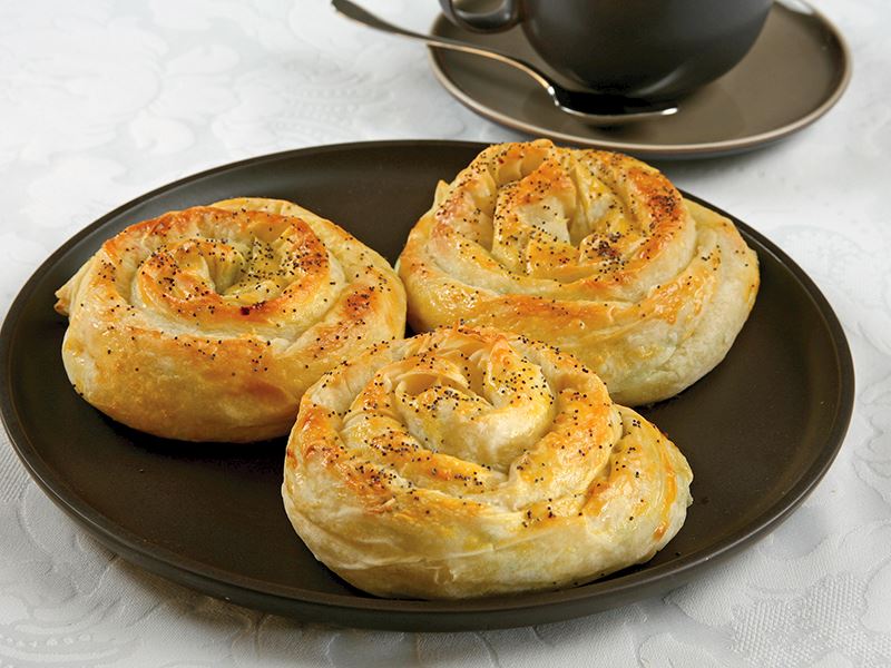 El Açması Peynirli Börek Tarifi - 1