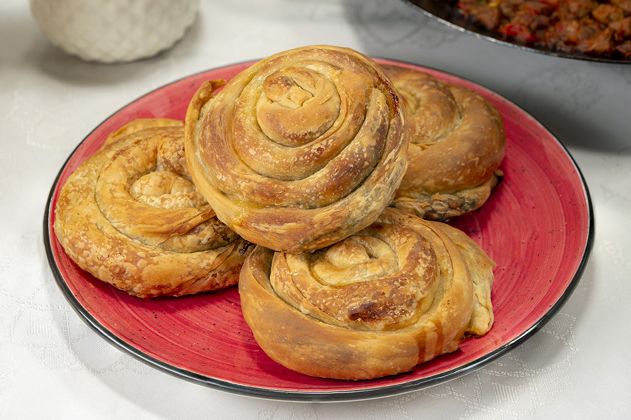 El Açması Ispanaklı Börek Tarifi - 3