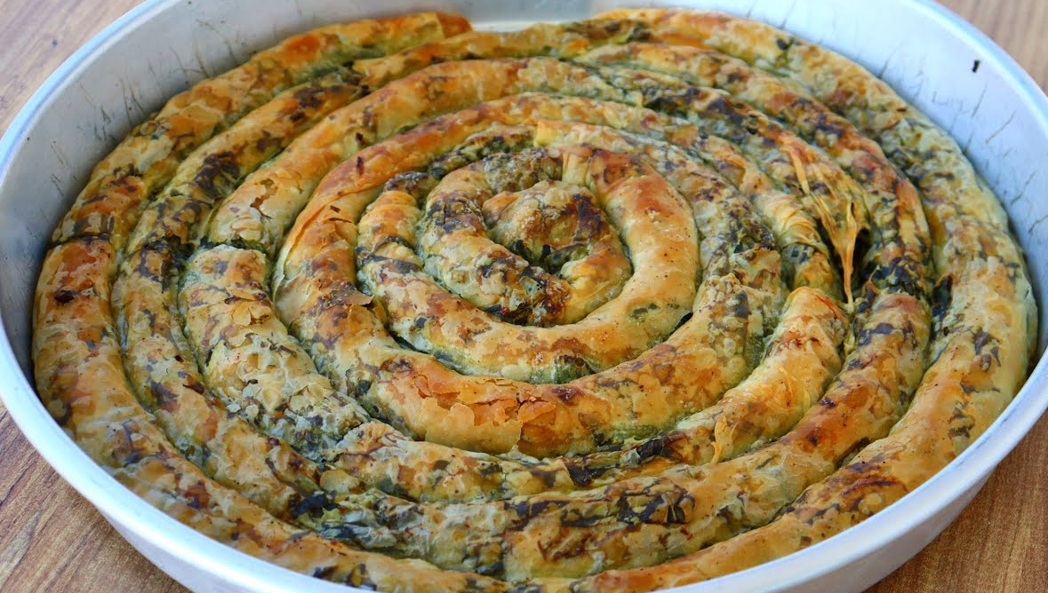 El Açması Ispanaklı Çıtır Çıtır Börek Tarifi - 2