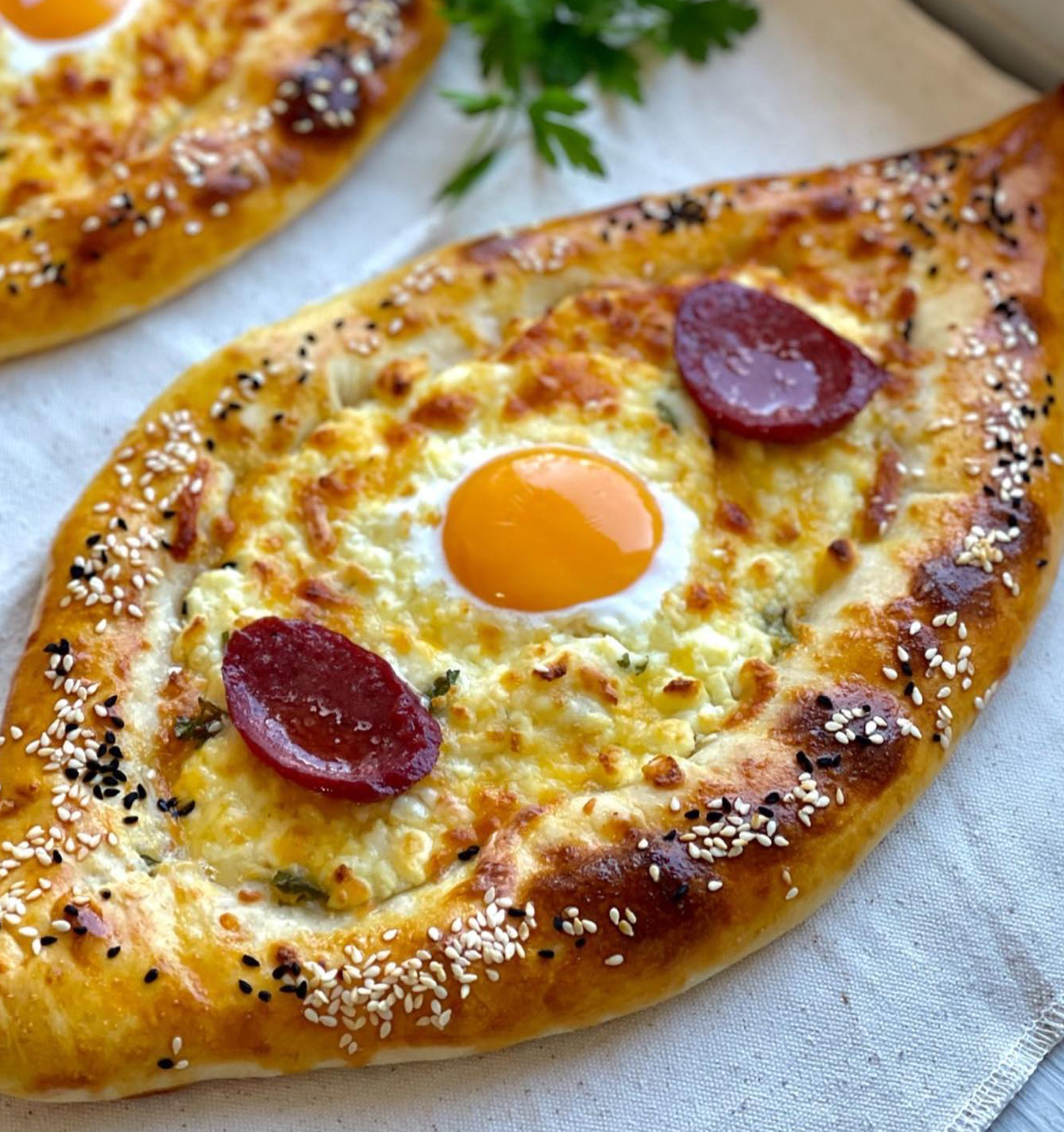 Kaşarlı Yumurtalı Sucuklu Pide Tarifi - 2