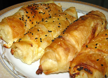 Kıymalı Banyolu Börek Tarifi - 4