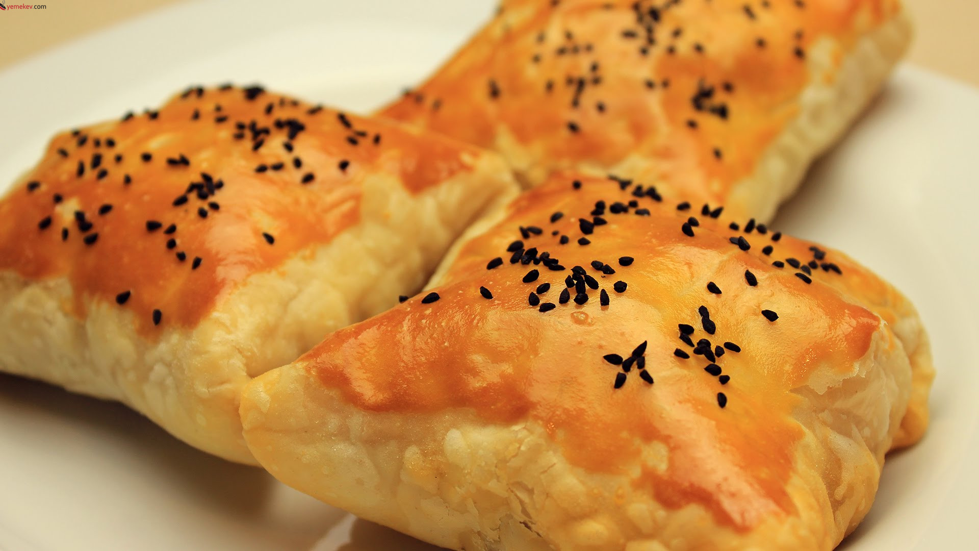 Pırasalı Unlu Bohça Börek Tarifi - 5