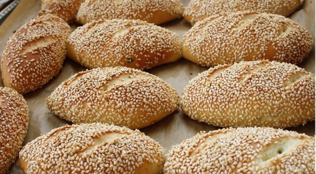 Salçalı Kaşarlı Simit Poğaça Tarifi - 3