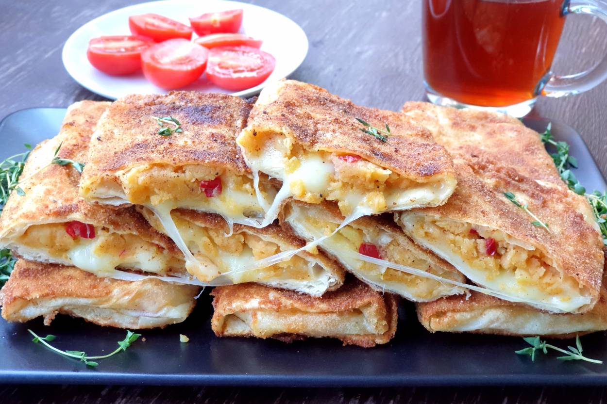 Tavada Patatesli Börek Tarifi - 1