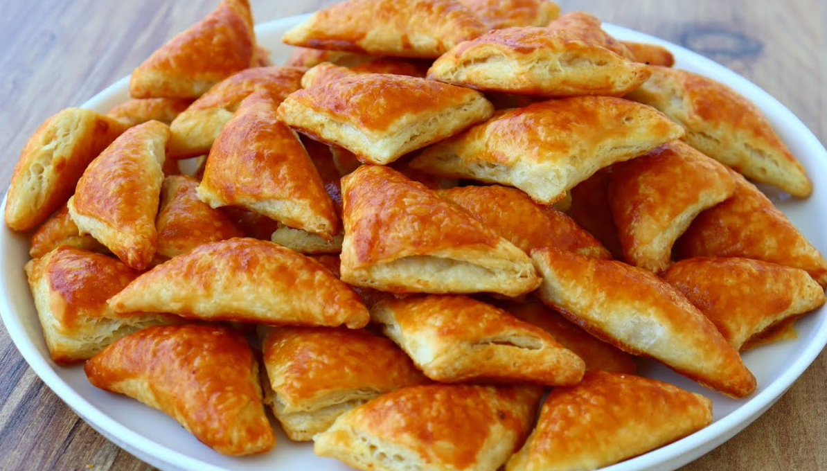 Annemin El Açması Peynirli Üçgen Börek Tarifi - 2