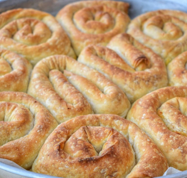 Hazır Yufkayla El Açması Tadında Börek Tarifi - 2